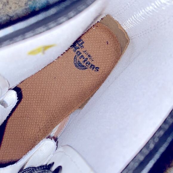 Doc Dr Martens $150 11821 White Gloss Leather Boots 8 Eyelet US Women’s 7 - Picture 11 of 15